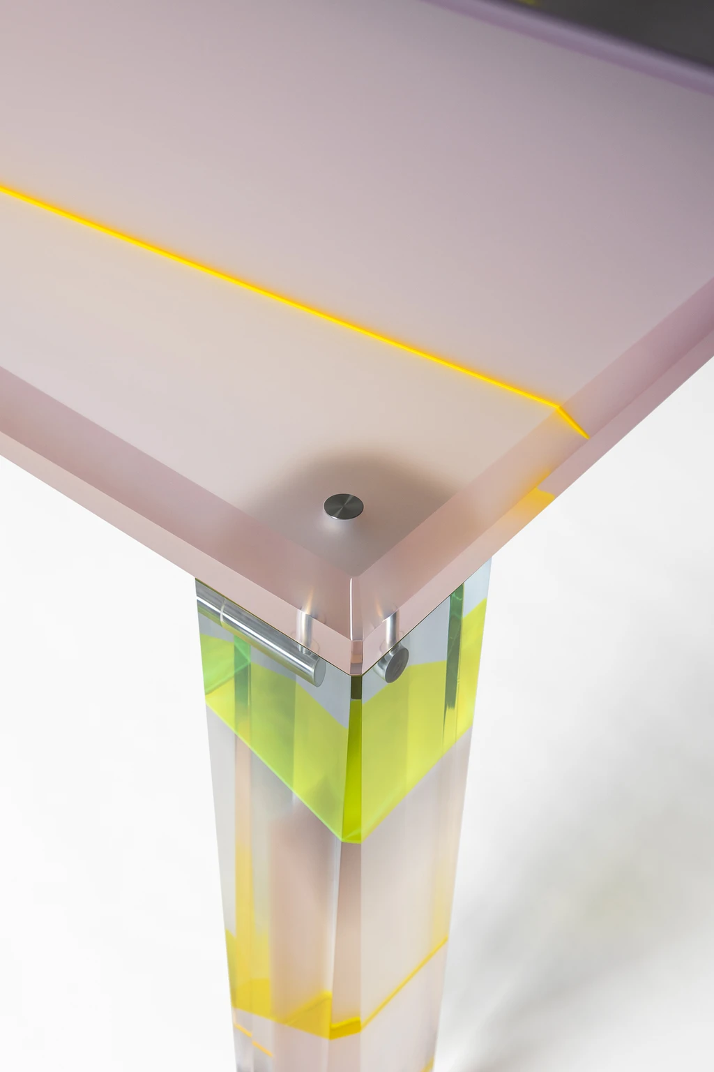 DA Flare Dining table ph Federica Lissoni 4